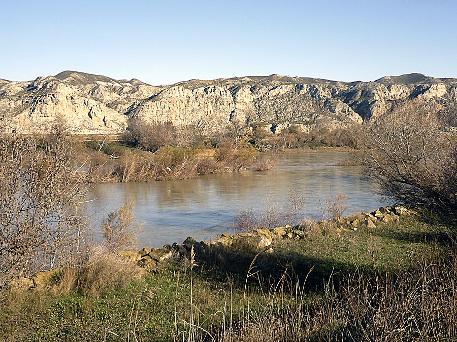 Escarpes yesíferos sobre el Ebro (R-20).
