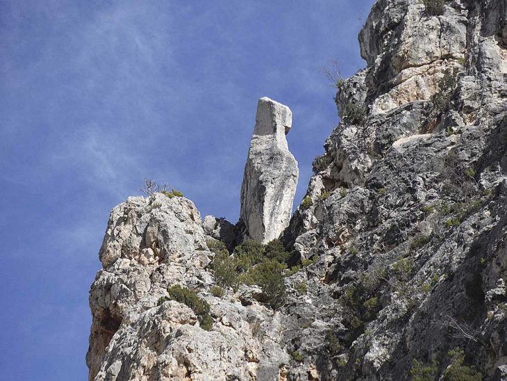 Imagen de portada de Lítica, 100 piedras singulares de Teruel
